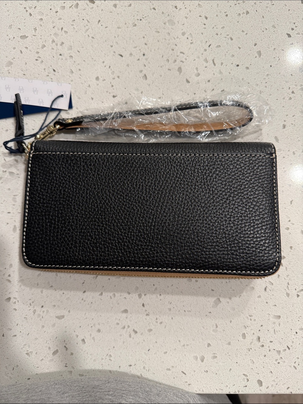 Dooney and Bourke Lucca Leather large ziparound wristlet Black New With Tags - Picture 2 of 4